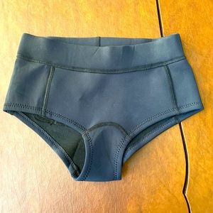 Never worn Patagonia wetsuit booty shorts surf shorts size 6 (fits like a 2)